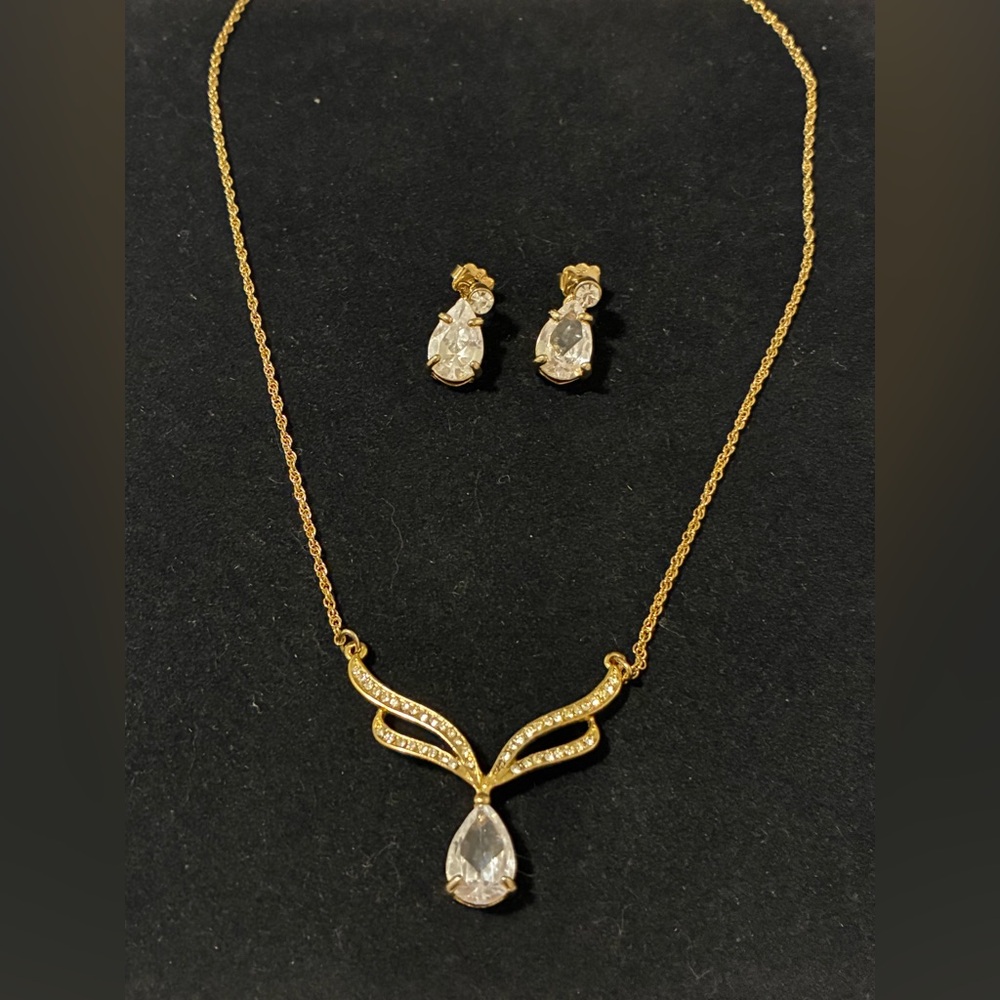Avon Gold-Tone Teardrop Crystal Necklace & Earrings Set Elegant Vintage Style
